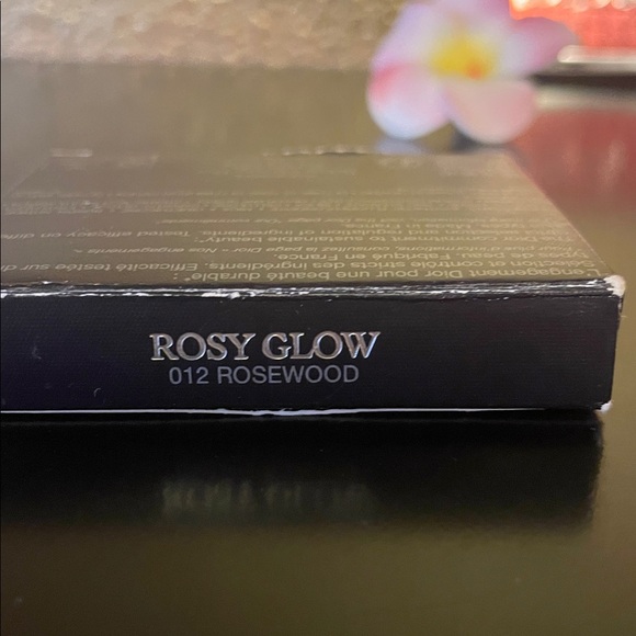 DIOR ROSY GLOW POWDER BLUSH - 012 ROSEWOOD 🌺 - Picture 4 of 6